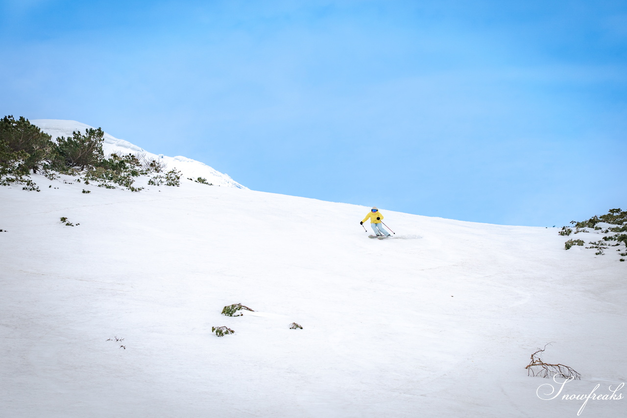 大雪山旭岳ロープウェイ｜ 2025～2026 Season Final...。北海道でイチバン高い山『旭岳』斜面にシュプールを描いて、滑り納め。今シーズンもありがとうございました。